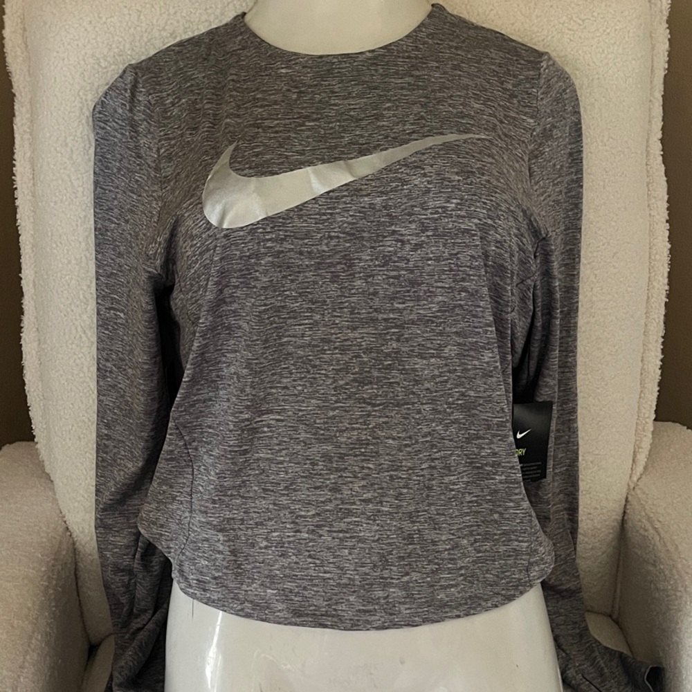 Nike Women's Heather Gray Long Sleeve Tee new with tags